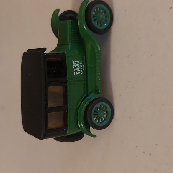 1:43 scale 1923 Ford New York Taxi cab - Picture 3 of 5